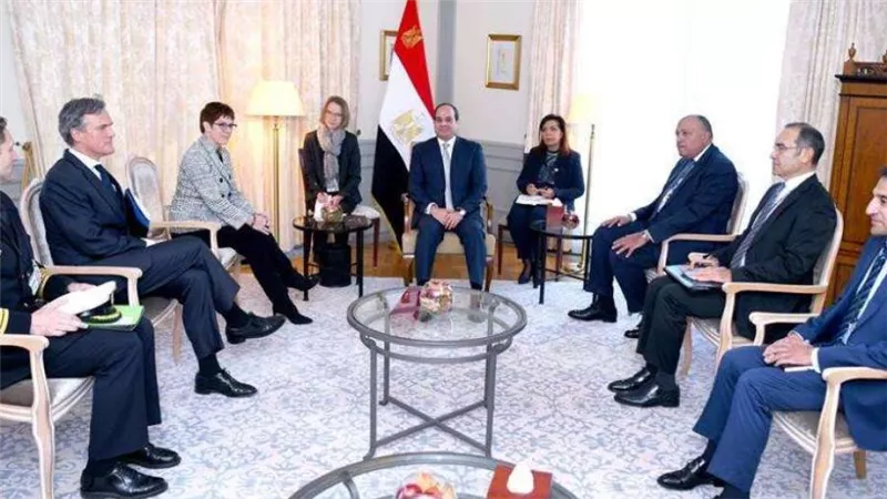 الرئيس السيسي يستقبل وزيرة الدفاع الألمانية