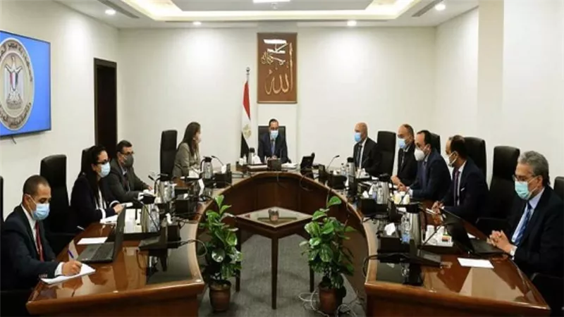 رئيس الوزراء يتابع موقف عدد من المشروعات الجاري تنفيذها في قطاع النقل (صور)