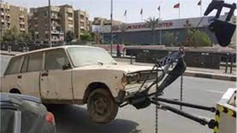 خلال 24 ساعة.. رفع 51 سيارة ودراجة نارية متهالكة من الشوارع والميادين 