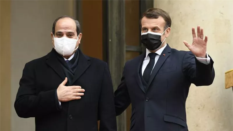 السيسي يبحث القضايا الاقليمية والدولية والتنسيق بين مصر وفرنسا مع ماكرون هاتفيا