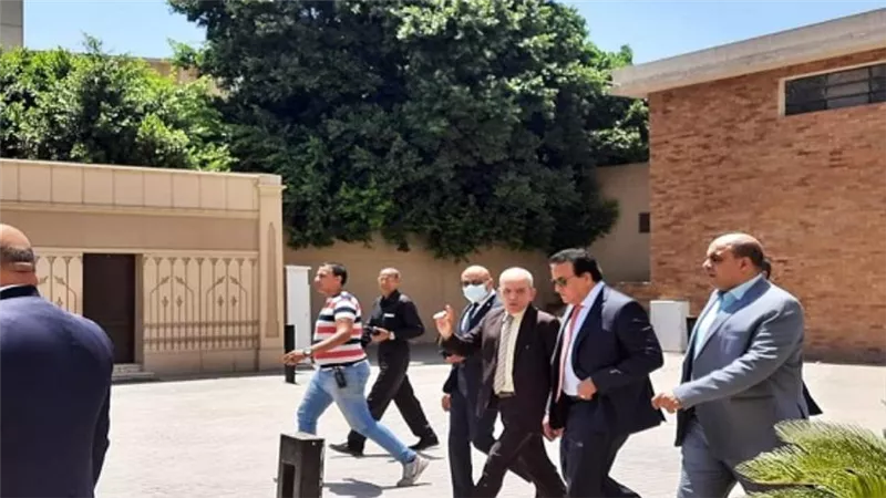 د. خالد عبد الغفار يتفقد مكتب التنسيق الرئيسي بجامعة عين شمس (صور)