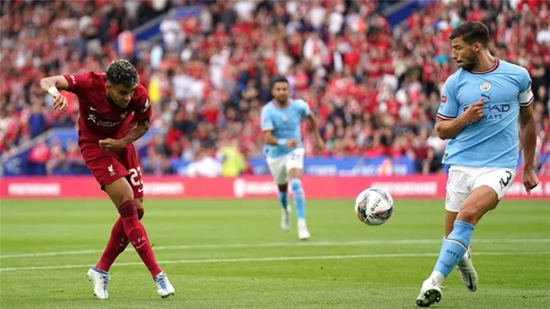 صلاح يصنع في تقدم ليفربول على حساب مانشستر سيتي بالدرع الخيرية
