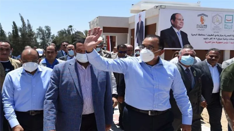 رئيس الوزراء يتفقد مشروع إنشاء مجمع الخدمات الحكومية ومركز تنمية وصحة الأسرة والمجمع الزراعي ومركز الشباب بكفر داود (صور)