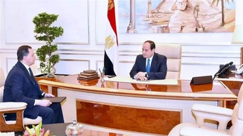 الرئيس السيسي يجتمع مع وزير الداخلية