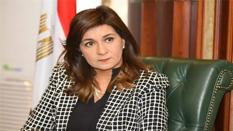 وزيرة الهجرة تتابع حالة الطفل المصري 