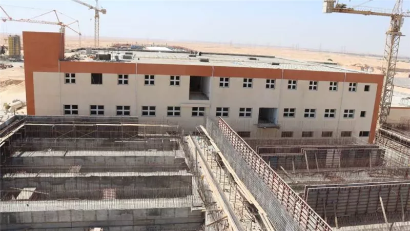 وزير الإسكان يتابع  مشروع محطة مياه الشرب العملاقة في العاشر من رمضان 