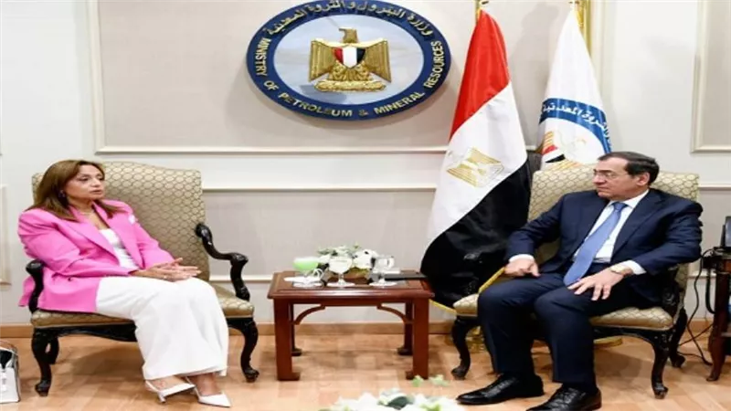 مباحثات ثنائية بين وزير البترول ومفوضة الطاقة بالاتحاد الإفريقي بشأن الرؤية الموحدة للتحول الطاقي