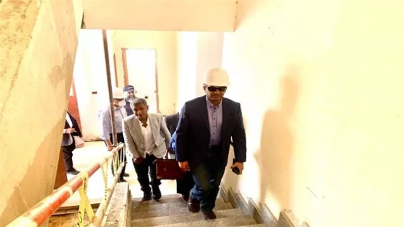 نائب وزير الإسكان لشئون البنية الأساسية يجري جولة تفقدية لمتابعة مشروعات المرافق بمدينة 6 أكتوبر (صور)