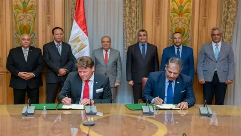بروتوكول تعاون بين الإنتاج الحربي وشركة ألمانية لإنتاج وتسويق مادة الإيبوكسي (صور)