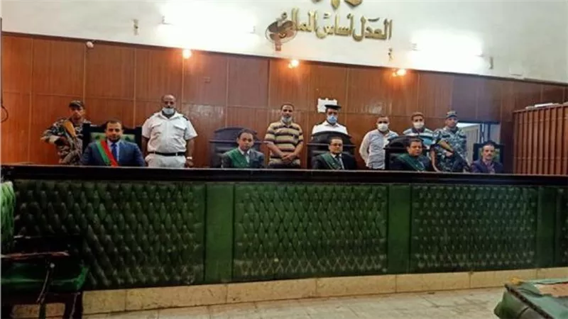 المشدد 15 عاما لـ 4 متهمين بتهمة سرقة شخص بالإكراه في سوهاج 