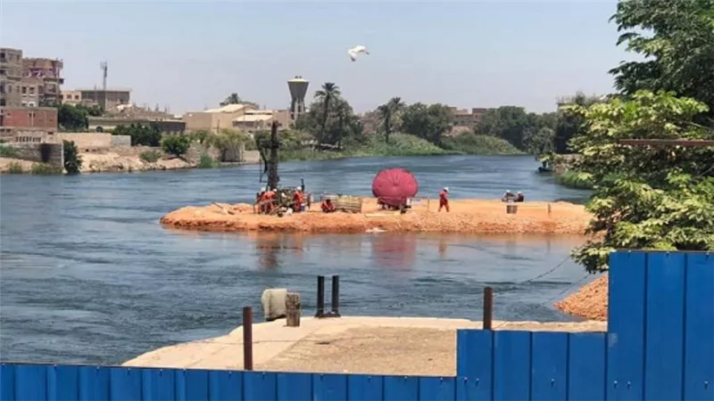 وزير الري يستعرض الموقف التنفيذي لمشروع قناطر ديروط الجديدة (صور)