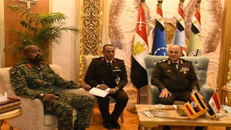رئيس الأركان يوقع مذكرة تعاون عسكري مع نظيره من جمهورية القُمر المتحدة