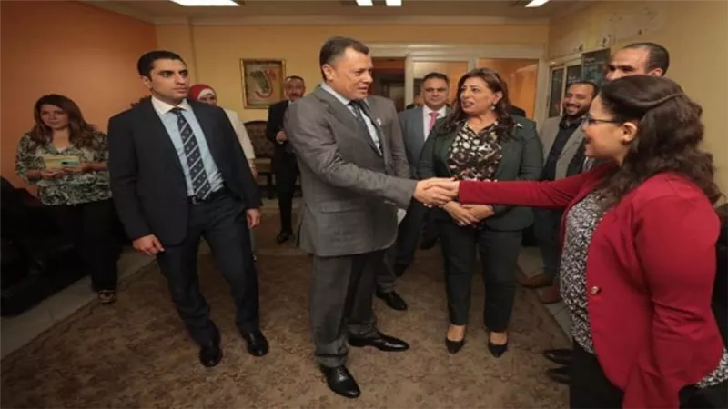 وزير السياحة يبحث تطوير آليات العمل والاستفادة من الكفاءات (صور)