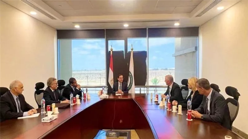 وزير البترول يبحث مع رئيس شركة هالدر توبسو الدنماركية التعاون المشترك في مجالات التحول الطاقي (صور)