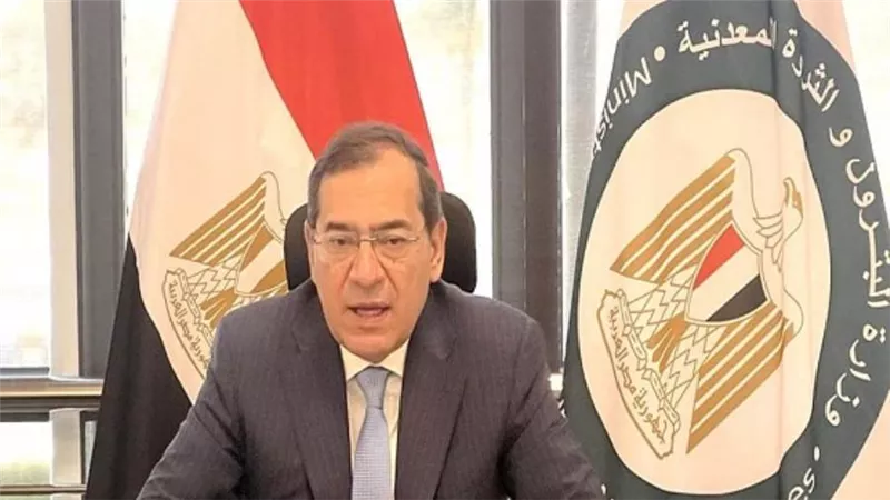 وزير البترول يتابع خطة التوسع في استخدام الغاز الطبيعي كوقود في السيارات (صور)