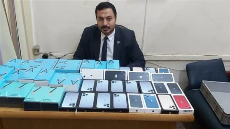 جمارك مطار القاهرة تضبط محاولة تهريب هواتف محمولة مع راكب