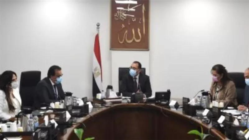 رئيس الوزراء يتابع تنفيذ المشروع القومى لتنمية الأسرة المصرية