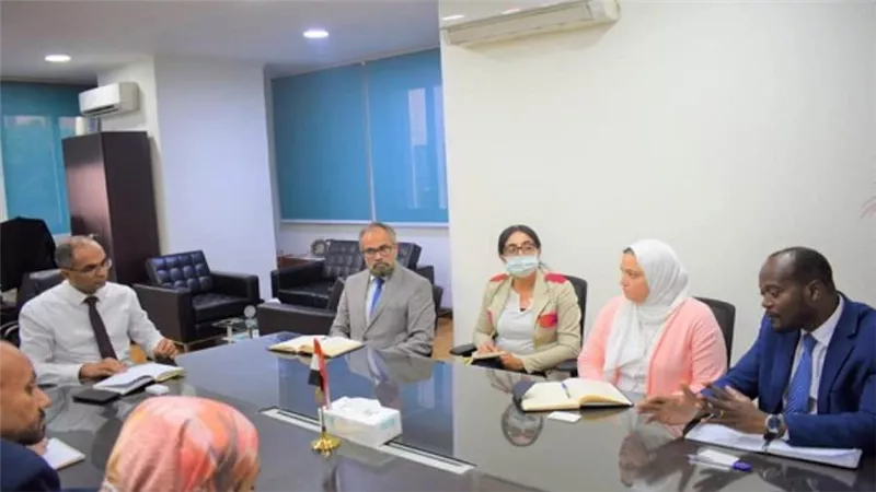 نائب وزير الإسكان للبنية الأساسية يناقش مع بعثة البنك الدولي المشروعات ذات الأولوية في قطاع المياه والصرف الصحي (صور)
