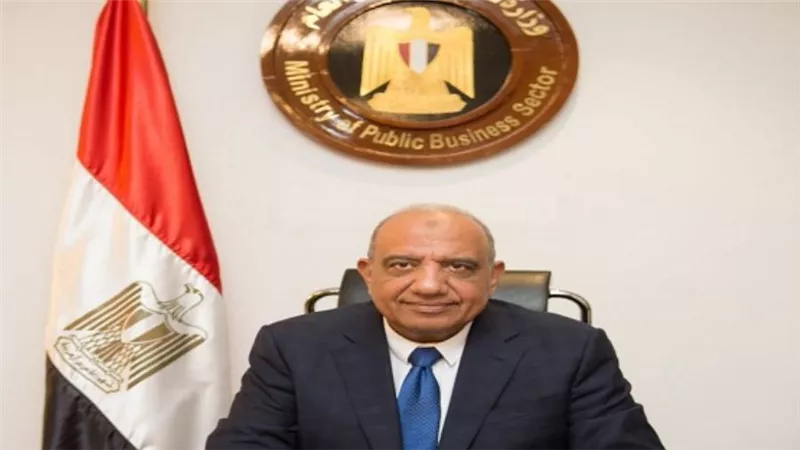 وزير قطاع الأعمال العام يتابع موقف مشروعات شركات 