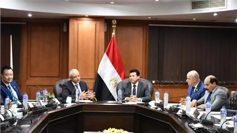 وزير الرياضة يبحث التعاون المشترك مع مجموعة من سفراء الدول الآسيوية  