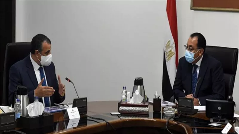 رئيس الوزراء يلتقي وزير الإنتاج الحربي لمتابعة ملفات عمل الوزارة (صور)
