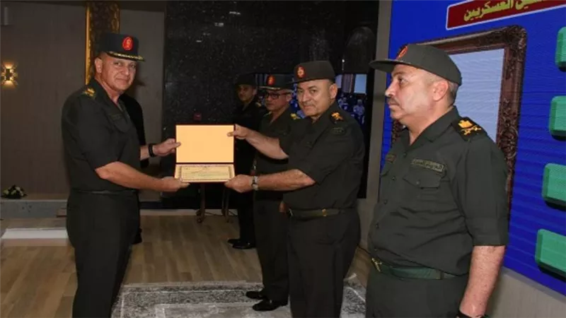 رئيس الأركان يتفقد معهد المهندسين العسكريين لحصوله على المركز الأول على مستوى المعاهد التعليمية للقوات المسلحة (صور)