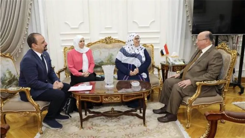 محافظ القاهرة يستقبل «نجلاء» الحاصلة على وسام رئيس الجمهورية 