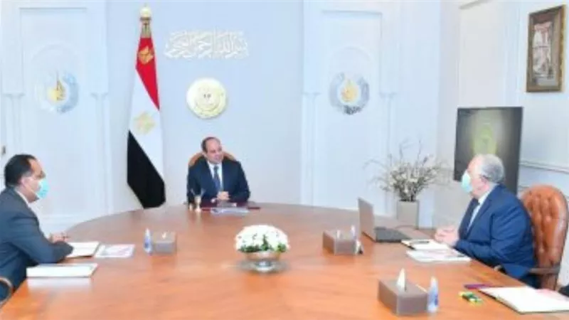 الرئيس السيسي يجتمع برئيس الوزراء ووزير الزراعة