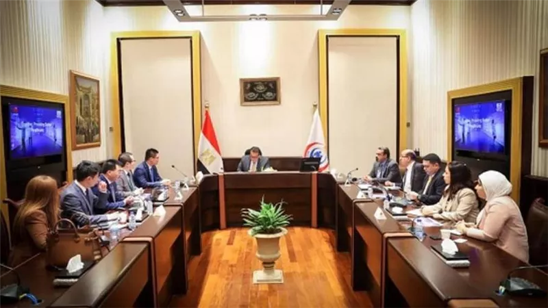 وزير الصحة يبحث مع وفد شركة هواوي آليات التحول الرقمي في الرعاية الصحية (صور)
