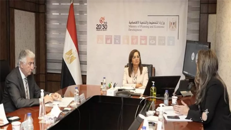 وزيرة التخطيط والرئيس التنفيذي للمؤسسة الدولية الإسلامية يبحثان سُبل تعزيز التعاون (صور)