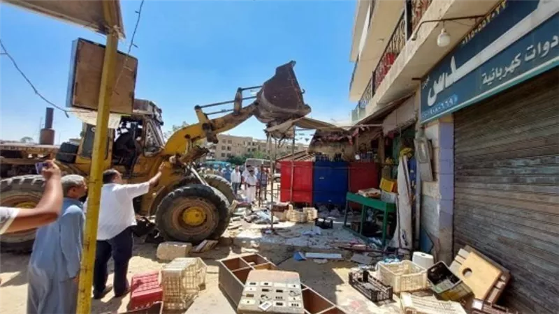 وزير الإسكان يُصدر 12 قرارا وزاريا لإزالة مخالفات البناء والتعديات بالقطاع الأول للساحل الشمالي الغربي (صور)