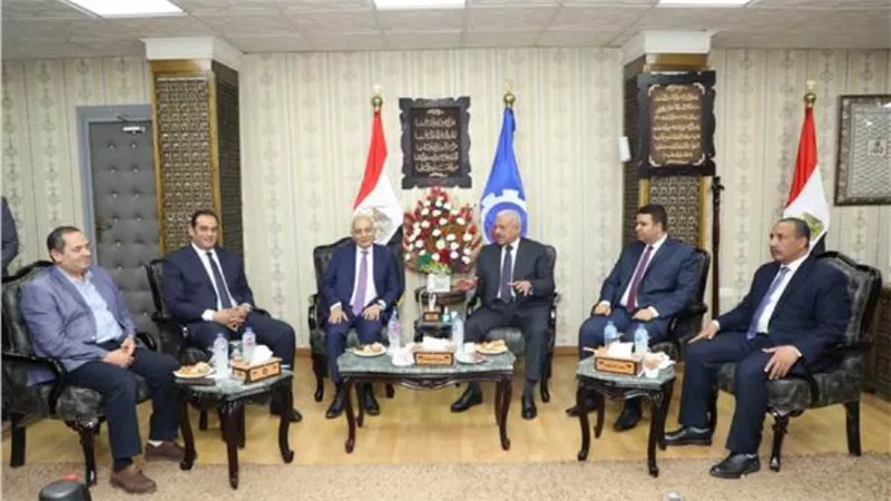وزير التعليم ومحافظ السويس يفتتحان النموذج الأول لمدارس مصر المتميزة 