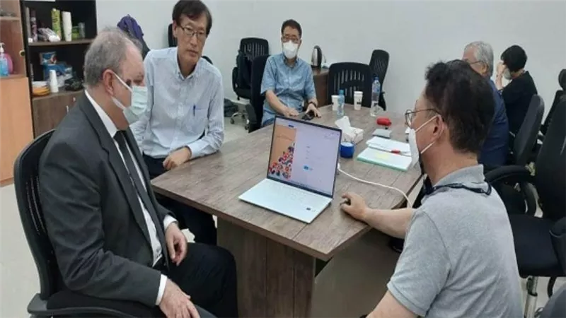 رئيس جامعة بني سويف التكنولوجية يبحث مع مدير المشروع المصري الكوري إعداد برنامج لنظام الإدارة الخاص بالاعتماد والجودة (صور)