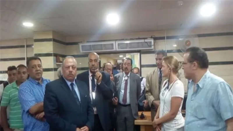 وفد بعثة البنك الدولى يزور المركز التكنولوجى لخدمة المواطنين بنجع حمادى