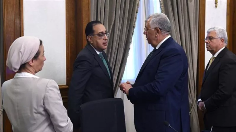 وزيرة البيئة تستعرض أمام مجلس الوزراء جهود التعامل مع نوبات تلوث الهواء (صور)