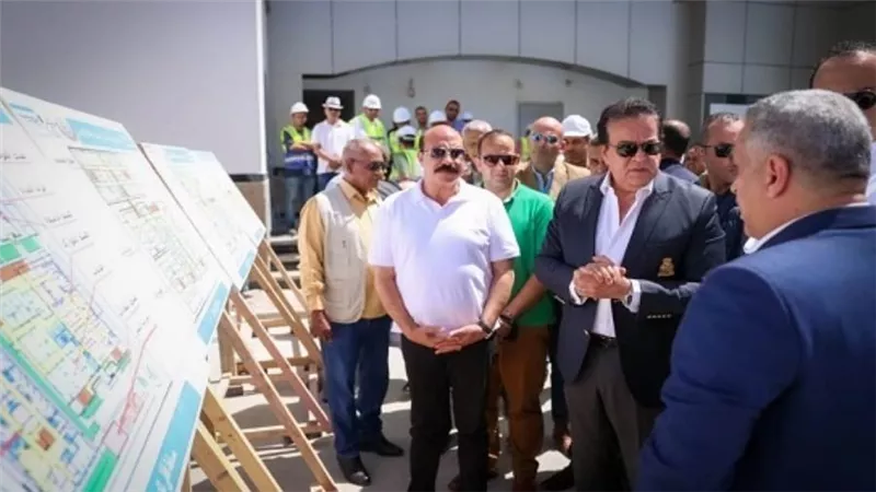وزير الصحة يتفقد أعمال رفع الكفاءة بمشروع تطوير مستشفى كوم أمبو المركزي (صور)