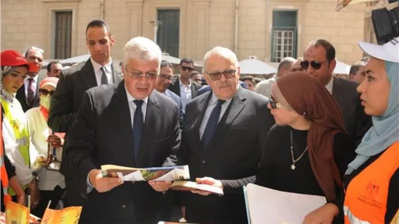 وزير التعليم العالي يشيد بأنشطة بيت التطوع لصندوق مكافحة الإدمان