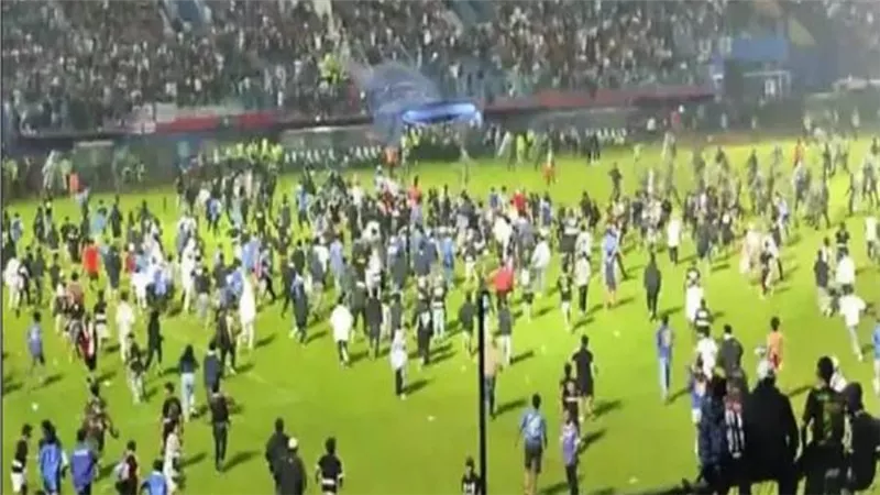كاف ينعي ضحايا مباراة الدوري الإندونيسي 