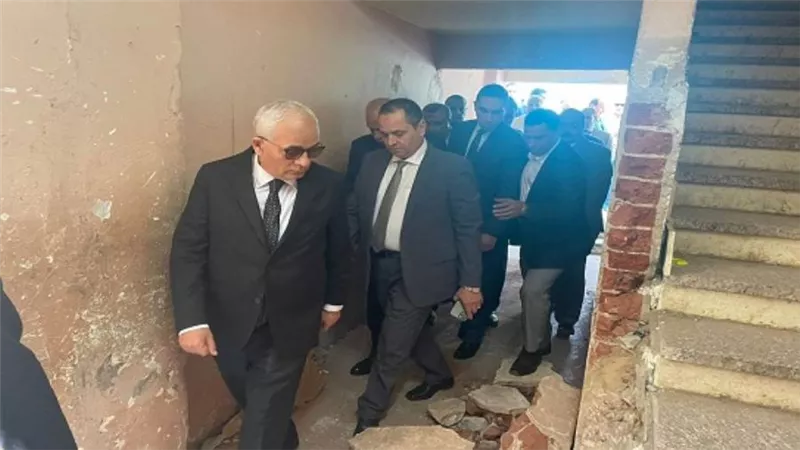 وزير التعليم ومحافظ الجيزة يتفقدان مدرسة المعتمدية الإعدادية بنات (صور)