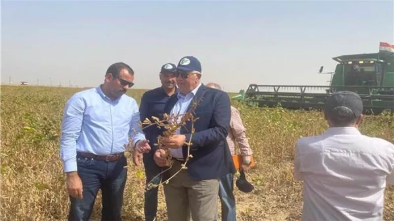 وزير الزراعة يقوم يزور مشروع مستقبل مصر 