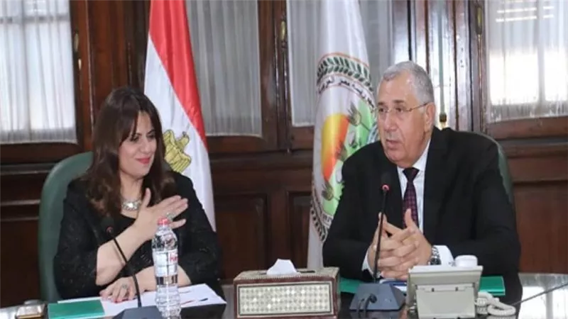 وزيرا الزراعة والهجرة يبحثان محفزات الاستثمار الزراعي للمصريين بالخارج (صور)