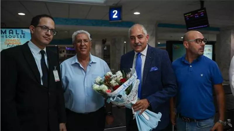 السفارة المصرية في تونس وعبدالحفيظ وعدلي في استقبال الأهلي بمطار الحبيب بورقيبة