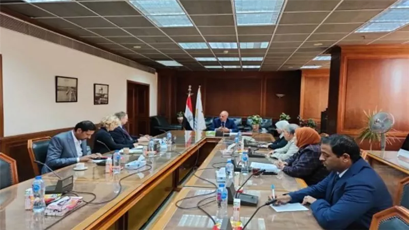 وزير الري يلتقي سفير الاتحاد الأوروبي في مصر لتعزيز التعاون في قطاع المياه (صور)