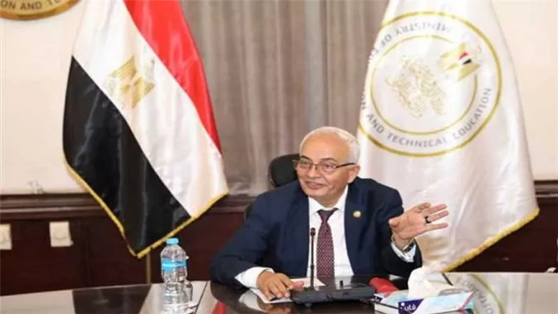 وزير التعليم: بدء توزيع أجهزة التابلت على طلاب الصف الأول الثانوى العام