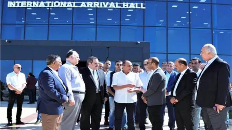 وزير الطيران يوجه بسرعة الانتهاء من أعمال التطوير بمطار سفنكس الدولي 