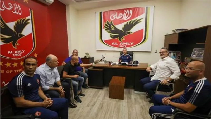 الجهاز الفني للأهلي يستقبل روجيرو ميكالي المدير الفني لمنتخب مصر الأولمبي 