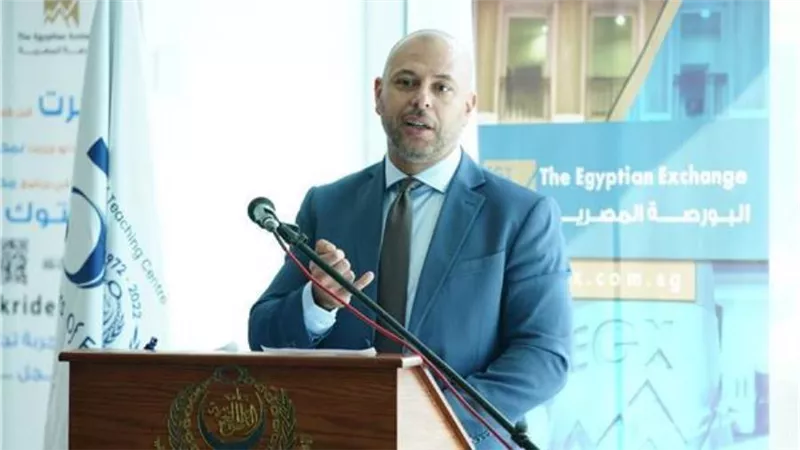 رئيس البورصة المصرية: التنسيق مع البريد المصري لتطوير قدرات الشركات وتعظيم  فرص الاستثمار 