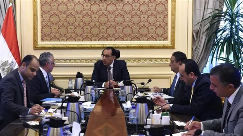 رئيس الوزراء يلتقي رئيس مجلس إدارة الهيئة العامة للمنطقة الاقتصادية لقناة السويس (صور)