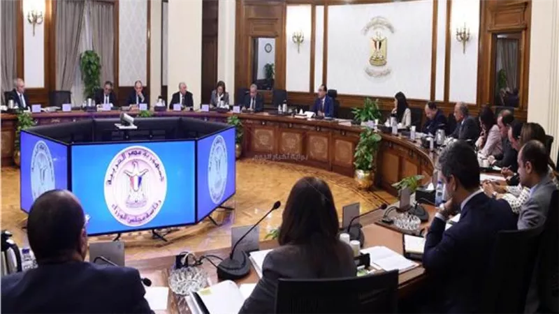 رئيس الوزراء يتابع جهود دعم وتطوير الصناعة وزيادة الصادرات 