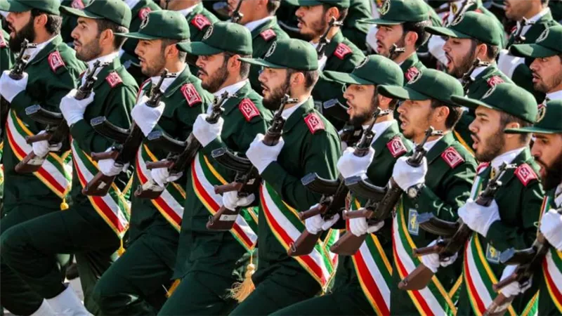 إيران.. الحرس الثوري يهدد رجل دين بارز انتقد خامنئي في خطبة الجمعة